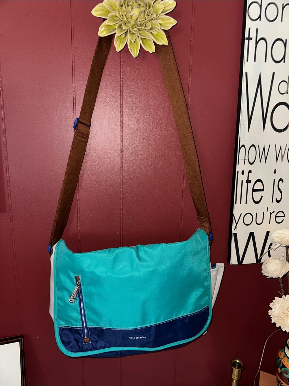 Like New Vera Bradley Lighten Up Messenger Bag